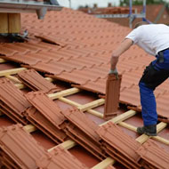 Un couvreur passionné qui réalise des travaux de qualité